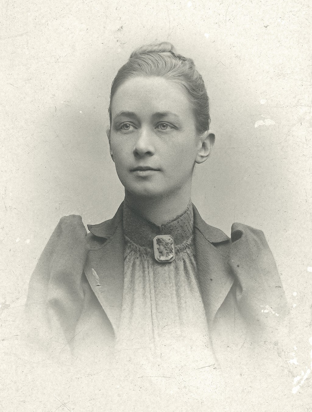 Portrait photograph of Hilma af Klint from 1901.
